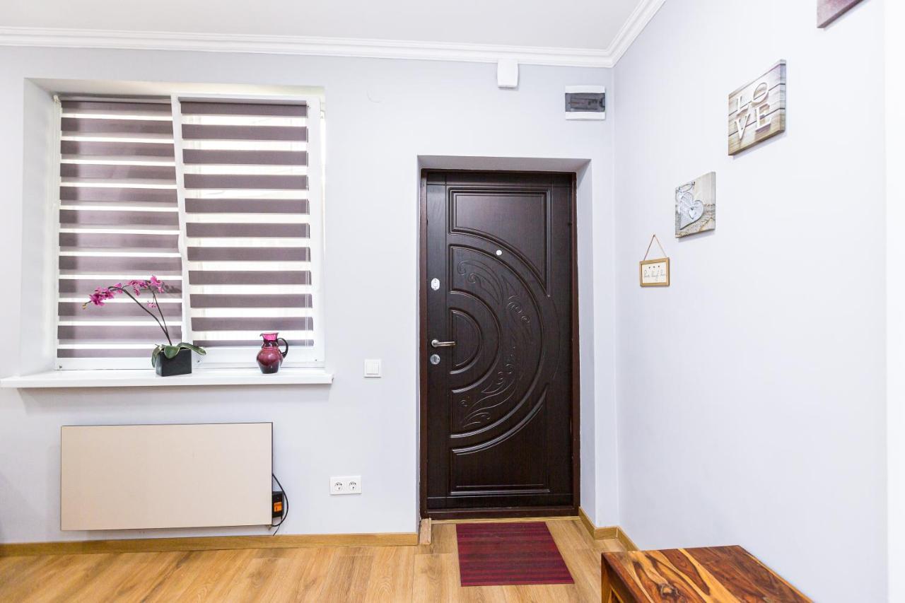 Сучасна Квартира По Вул Дарії Гусяк 9 Біля Краківського Lviv Eksteriør billede